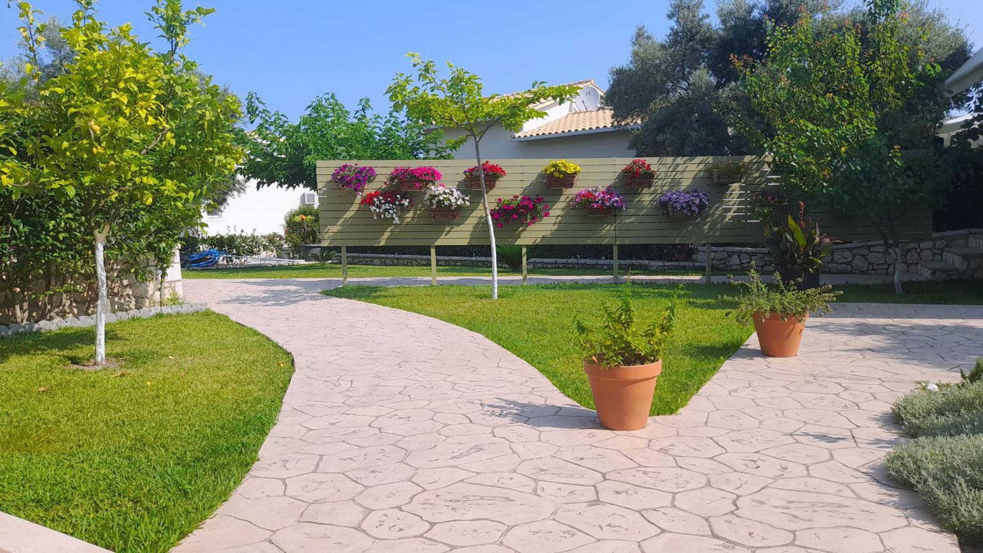 Lefkogea Villas & Apartments Tsoukaládhes Eksteriør billede